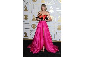 Taylor Swift Adriana M Barraza WENn.jpg