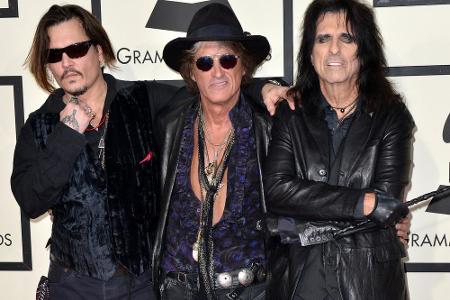 Etwas weniger wert auf ihr äußeres Erscheinungsbild legten dagegen wohl Johnny Depp, Joe Perry und Alice Cooper, die sich eb...