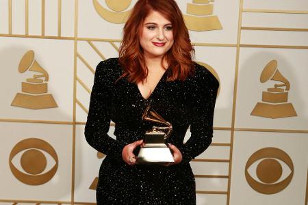 Meghan Trainor mit ihrem Preis als 