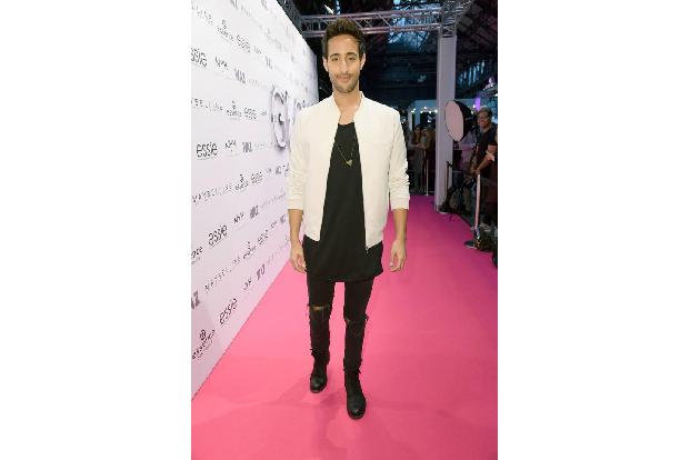 ...fiel Sami Slimani noch mehr auf als sonst. Und das Youtube-Gen liegt ja anscheinend in der Familie. Und so...