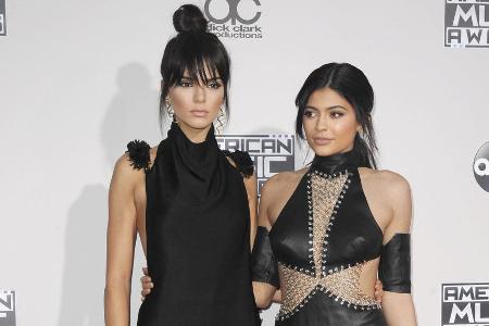 Kendall (l.) und Kylie Jenner haben nun auch ihre eigene App