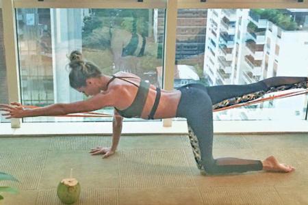 Das richtige Yoga-Outfit ist das A und O - das weiß auch Model Gisele Bündchen