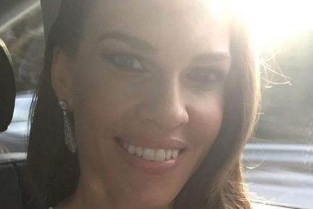 Oscar-Preisträgerin Hilary Swank war glitzernd auf dem Weg in die Oscar-Nacht.