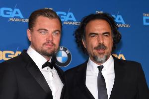 Das Gespann Leonardo DiCaprio (l.) und Alejandro González Iñárritu kann sich je über einen Oscar für "The Revenant" freuen