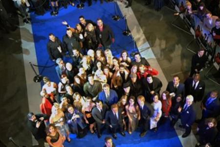 Selfie aus 8,56 Metern Höhe: Mit diesem Selfie Stick bekam Ben Stiller einen Eintrag ins Guinnessbuch der Rekorde