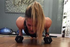 Kurz nachdem Bar Refaeli ihre Schwangerschaft verkündet hatte, postete das Model dieses Workout-Bild