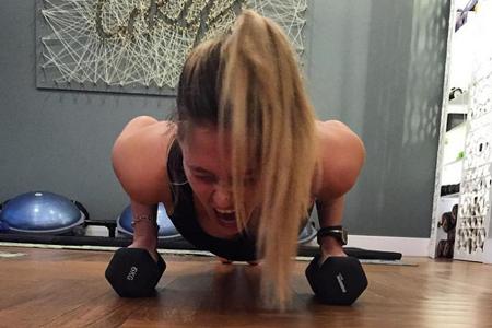 Kurz nachdem Bar Refaeli ihre Schwangerschaft verkündet hatte, postete das Model dieses Workout-Bild