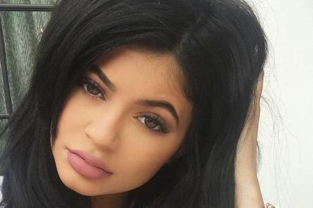 Mit 50 Millionen Instagram-Followern hat Kylie Jenner einen riesigen Einfluss auf ihre jungen Fans. Was sie trägt, wird inne...