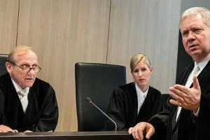 "Der Staatsanwalt": Bernd Reuther (Rainer Hunold) argumentiert im Gerichtssaal.