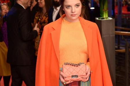 Was hat sich Jella Haase nur bei diesem Look gedacht?