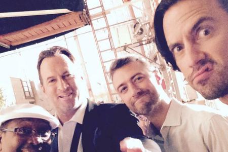 Warum Scott Patterson wohl so schick angezogen ist? Sieht verdächtig nach einem Anzug aus... Läuten etwa doch die Hochzeitsg...