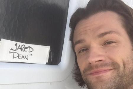 Neben Jess ist auch Rorys erste große Liebe Dean (Jared Padalecki) mit von der Partie. Will er Rorys Herz noch einmal zurück...