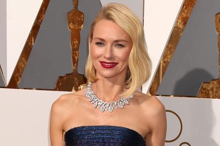 Schauspielerin Naomi Watts kennt man hauptsächlich als Blondine. Doch sie hat auch eine dunkle Seite...