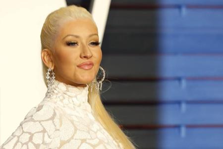 Sängerin Christina Aguilera wurde als niedliche Blondine bekannt - anfangs wechselten nur die Blondtöne. Doch auch die zweif...