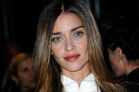 Ana Beatriz Barros ist nur eine der vielen Schönheiten, die Paris derzeit im Schwarz-Weiß-Look verzaubern