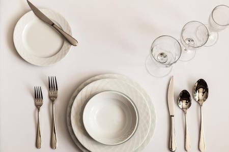 Das Styling allein macht noch lang keine Lady. Mindestens genauso wichtig ist gutes Benehmen. Besonders zu Tisch wird auf di...