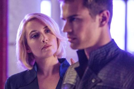 Jeanine (Kate Winslet) will daher alle Unbestimmten vernichten lassen. Ein Serum soll ihr dabei helfen, dem sich auch Four z...