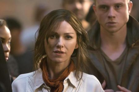 Sie gelangen ins Hauptquartier der Fraktionslosen, deren Anführerin Evelyn (Naomi Watts) ist. Evelyn ist zudem Fours tot geg...