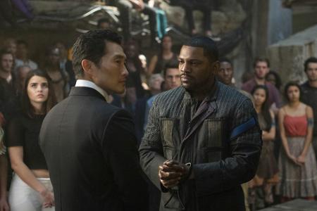 Sie lässt mit Hilfe des Wahrheitsserums der Candor Befragungen durchführen, auch Max (Mekhi Phifer) muss sich Jack Kang (Dan...