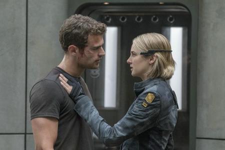 Tris und Four werden erneut auf eine harte Probe gestellt, die sie nur meistern können, wenn sie zusammenhalten.