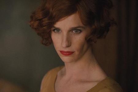 Na, gleich erkannt? Hinter dieser Dame steckt Oscar-Preisträger Eddy Redmayne. Er wird ebenfalls im Januar in 