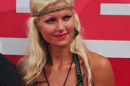 Auch Nathalie Wollersheim zeigt gerne Haut - sei es ihre Oberweite oder den Bauch.