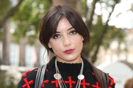Das britische Model Daisy Lowe (26) setzt mit ihrem Pony ein Fashionstatement: Ähnlich wie Alexa Chung hat auch die Tochter ...