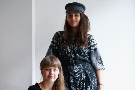 Die Designerinnen Inna Stein und Caroline Rohner lernten sich während ihres Modedesign-Studium kennen und gründeten 2013 das...