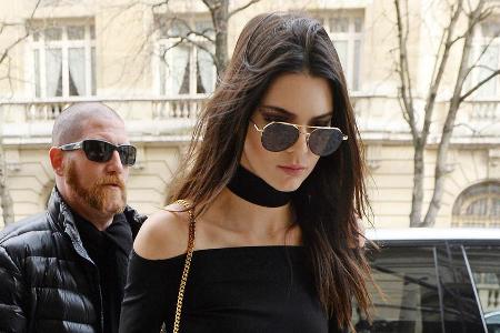 Kein J(Ch)oke: Kropfbänder kehren aus den 90er Jahren zurück und erleben dank Stars wie Kendall Jenner (20) eine Trend-Revol...