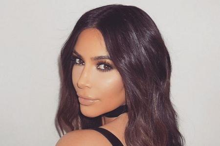 Das Kropfband zierte durch die Mode-Historie immer wieder den weiblichen Hals. Vom Schmuck des Adels zum Selfie-Wahnsinn: He...