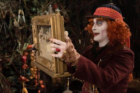 Im Mai dürfen sich Cineasten unter anderem auf ein neues Abenteuer von Alice im Wunderland freuen. Aber auch für Superhelden...
