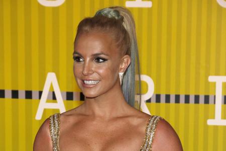 Britney Spears (34) war nur acht Monate mit Charles Ebersol liiert. Seit Juni 2015 genießt die Sängerin wieder das Leben als...