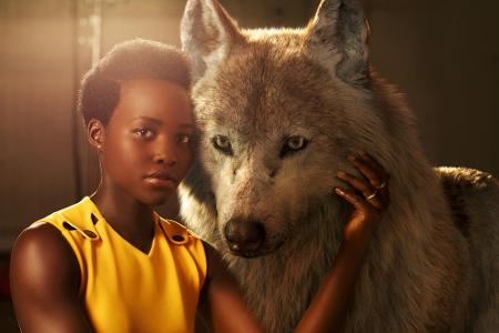 Oscar-Gewinnerin Lupita Nyong'o ist der perfekte englische Gegenpart zu Makatsch. Sie erhielt den Goldjungen 2014 als 