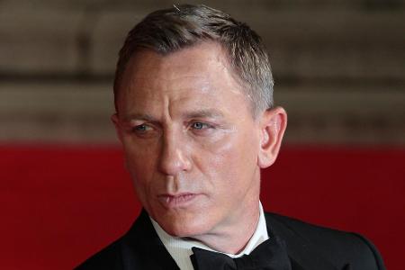 Tja, auf wessen Seite kämpft der berühmteste Geheimagent der Welt? Der Demokrat Bernie Sanders (74) kann sich Daniel Craigs ...