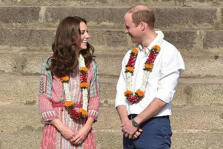 Prinz William und seine Frau, Herzogin Kate, sind gerade auf einem siebentägigen Staatsbesuch in Indien. Ihre zwei Kinder, G...