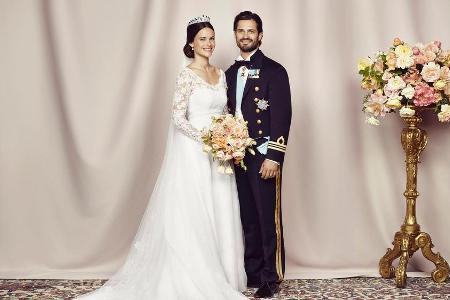 Die schönsten Promi-Hochzeitskleider: Bei ihrer Hochzeit im Juni 2015 trug Prinzessin Sofia von Schweden eine schlichte Bust...