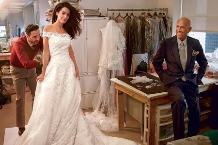 Amal Clooney entschied sich für ihre Hochzeit mit George Clooney für eine Kreation aus dem Hause Oscar de la Renta.