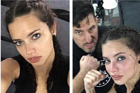 Model Adriana Lima beweist, dass die Boxer-Braids ihren Namen auch verdienen. Beim harten Box-Workout ist die Frisur perfekt.