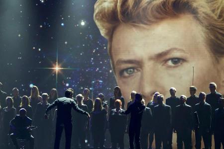 Und er war nicht der Einzige: In einer Hommage an David Bowie sang der Chamber Choir of Europe den Bowie-Klassiker 
