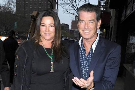 Ex-007 Pierce Brosnan liebt jedes Kilo an seiner Frau. Seit 2001 ist er mit der Journalistin Keely Shaye Smith verheiratet.