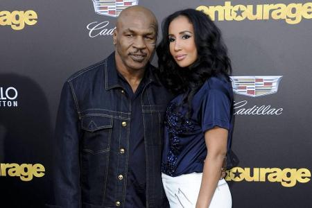 Box-Legende Mike Tyson hat sich die zarte Lakiha Spicer geangelt. Seit 2009 sind die beiden verheiratet, für Tyson bereits d...