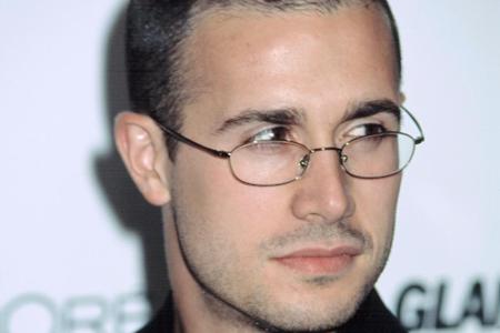 Genauso wie Freddie Prinze Jr. (39). Wenn auch drei Klassen unter Harris. Der Schauspieler, der unter anderem in 