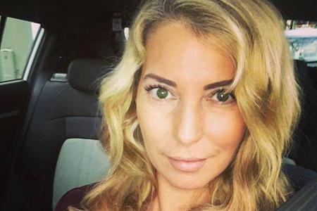 Doch Jennifer Lopez ist nicht die Einzige unter den Promi-Damen, die ihr Make-up lieber selbst in die Hand nimmt. Auch Giuli...