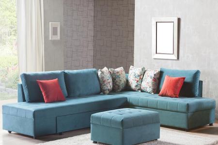 Halten Sie Ausschau nach Multifunktionsmöbeln. In einem Hocker mit integriertem Stauraum lassen sich Utensilien unterbringen...