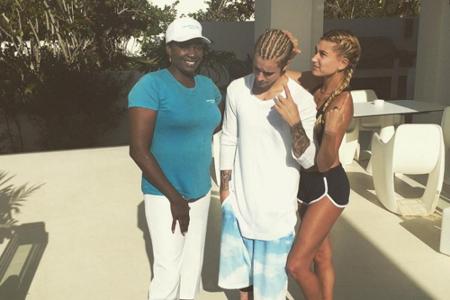 Und auch Justin Bieber ist modisch ganz vorne mit dabei: Für seine Freundin testet er die sogenannten Men Braids.