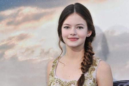 Auch bei jungen Mädels wie Schauspielerin Mackenzie Foy ist der geflochtene Fischgräten-Zopf eine beliebte Frisur.
