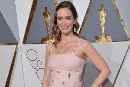 Einen eigenen kleinen Style-Contest trugen die schwangeren Künstlerinnen auf dem roten Teppich aus. Kandidatin 1, Emily Blun...