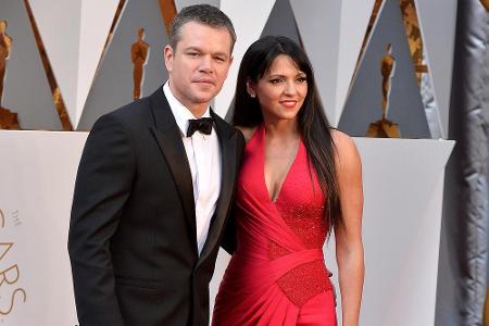Matt und Luciana Damon kamen klassisch - er im Smoking, sie im knallroten Kleid - zu den Oscars.