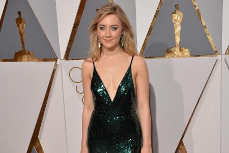 Saoirse Ronan hatte mit Dunkelgrün einen wundervollen Kontrast zu ihren blauen Augen gewählt. Einzig ein Zuviel an Paillette...