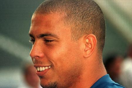 Fußballern abseits vom Platz zuzusehen, ist aber nicht nur in Deutschland beliebt: 2012 nahm Brasiliens Ex-Fußball-Star Rona...